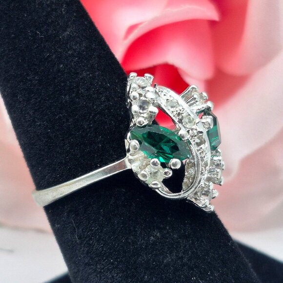 Cocktail Ring Silver Tone Clear Crystal & Green Marquise Fashion Jewelry Size 8 - Picture 2 of 8